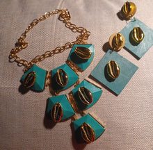 Load image into Gallery viewer, Handmade Queens Cowrie Collar and handpainted clip on earrings
