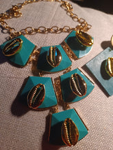 Load image into Gallery viewer, Handmade Queens Cowrie Collar and handpainted clip on earrings