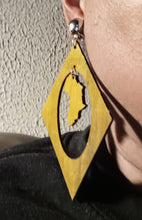 Load image into Gallery viewer, Wooden Africa clip on earrings