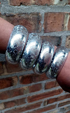 Load image into Gallery viewer, Set of 4 vintage Chunky bangle set