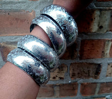 Load image into Gallery viewer, Set of 4 vintage Chunky bangle set