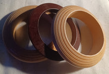 Load image into Gallery viewer, Vintage Chunky Wooden Bangle Set