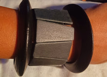 Load image into Gallery viewer, Vintage Chunky Wooden Bangle Set