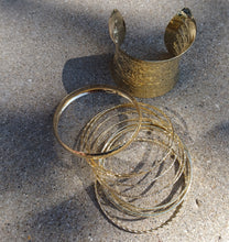 Load image into Gallery viewer, Set of 10 Chunky boho Bangles