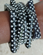 Load image into Gallery viewer, Set of 5 vintage acrylic bangles