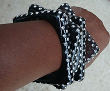 Load image into Gallery viewer, Set of 5 vintage acrylic bangles