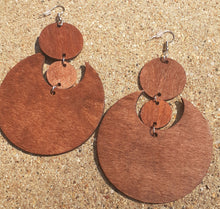 Load image into Gallery viewer, Abstract Crescent Moon Earrings Kargo Fresh