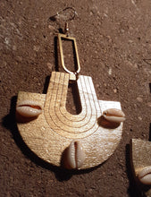 Load image into Gallery viewer, Abstract Design Afrocentric Earrings Kargo Fresh