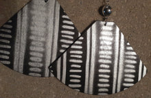 Load image into Gallery viewer, Abstract handpainted Mudcloth print Wooden Earrings Kargo Fresh