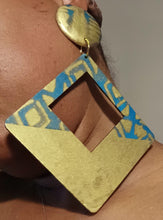 Load image into Gallery viewer, Abstract handpainted Mudcloth print Wooden Earrings Kargo Fresh