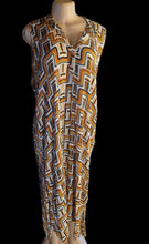 Load image into Gallery viewer, Abstract hi low maxi dress and matching earrings nwt 3xl Kargo Fresh