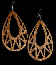 Load image into Gallery viewer, Abstract hi low maxi dress and matching earrings nwt 3xl Kargo Fresh