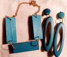 Load image into Gallery viewer, Abstract wooden clip on earrings and necklace set Kargo Fresh