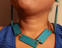 Load image into Gallery viewer, Abstract wooden clip on earrings and necklace set Kargo Fresh