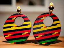 Load image into Gallery viewer, Afrocentric Wooden Handmade Clip On Earrings Kargo Fresh
