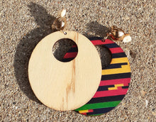 Load image into Gallery viewer, Afrocentric Wooden Handmade Clip On Earrings Kargo Fresh