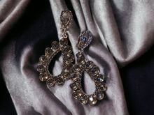 Load image into Gallery viewer, Avant garde Collar bib Necklace and clip on earrings Kargo Fresh