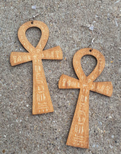 Load image into Gallery viewer, Carved Hierglyohic Ankh Earrings Kargo Fresh