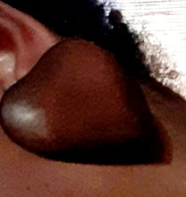 Load image into Gallery viewer, Chunky Wooden Clip On Heart Earrings Kargo Fresh