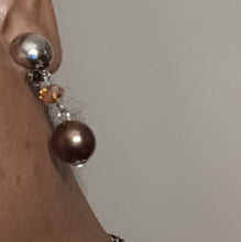 Load image into Gallery viewer, Chunky faux pearl necklace and clip on earrings Kargo Fresh