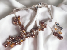 Load image into Gallery viewer, Chunky faux pearl necklace and clip on earrings Kargo Fresh