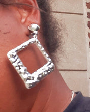 Load image into Gallery viewer, Clip on Abstract Hammered Minimalist Earrings Kargo Fresh