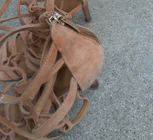 Load image into Gallery viewer, Coach Salvadora heels 7.5 Kargo Fresh