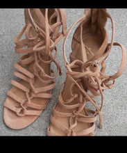 Load image into Gallery viewer, Coach Salvadora heels 7.5 Kargo Fresh