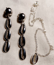 Load image into Gallery viewer, Custom cowrie shell necklace and clip on earrings set new Kargo Fresh