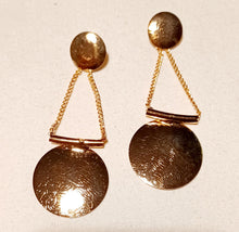 Load image into Gallery viewer, Gold metal hanging disc earrings Kargo Fresh