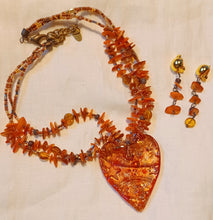 Load image into Gallery viewer, Hand blown glass necklace and clip on earrings Kargo Fresh