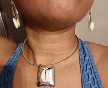Load image into Gallery viewer, Handmade Cowrie Collar necklace and clip on earrings Kargo Fresh