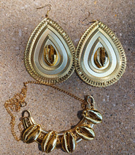 Load image into Gallery viewer, Handmade Golden Cowrie Shell and Metal Queens Collar an Kargo Fresh