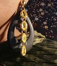 Load image into Gallery viewer, Handmade Wood and Cowrie Clip On Earrings Kargo Fresh