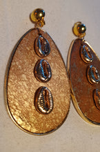 Load image into Gallery viewer, Handmade Wood and Cowrie Shell Clip On Earrings Kargo Fresh