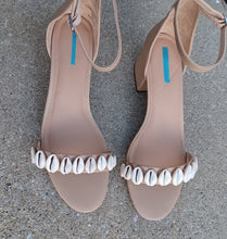 Load image into Gallery viewer, Handmade custom heels and earrings set 13 Kargo Fresh