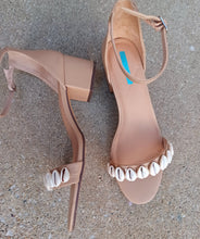 Load image into Gallery viewer, Handmade custom heels and earrings set 13 Kargo Fresh