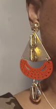 Load image into Gallery viewer, Handmade wood and cowire clip on earrings Kargo Fresh