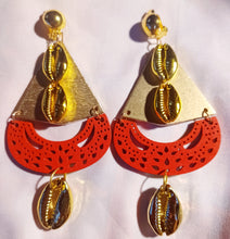 Load image into Gallery viewer, Handmade wood and cowire clip on earrings Kargo Fresh
