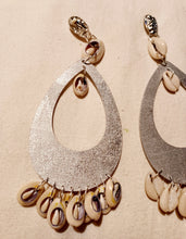 Load image into Gallery viewer, Handmade wood and cowrie shell hoops Kargo Fresh
