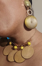 Load image into Gallery viewer, Handmade wood and gold metal clip on necklace set Kargo Fresh