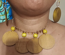 Load image into Gallery viewer, Handmade wood and gold metal clip on necklace set Kargo Fresh