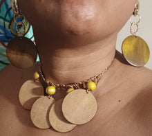 Load image into Gallery viewer, Handmade wood and gold metal clip on necklace set Kargo Fresh