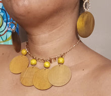 Load image into Gallery viewer, Handmade wood and gold metal clip on necklace set Kargo Fresh
