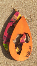 Load image into Gallery viewer, Handpainted Abstract Africa Wooden Earrings Kargo Fresh