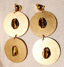 Load image into Gallery viewer, Handpainted Afrocentric Design Wooden Clip on Earrings Kargo Fresh