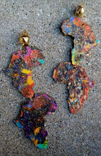 Load image into Gallery viewer, Handpainted Wooden AFRICA Clip On Earrings Kargo Fresh