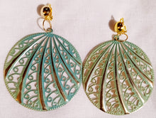 Load image into Gallery viewer, Large hanmered design clip on earrings Kargo Fresh