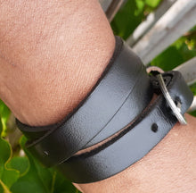 Load image into Gallery viewer, Leather Layering Bracelet Kargo Fresh