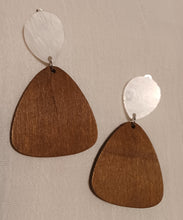 Load image into Gallery viewer, Minimalst large Natural Wood Clip On Earrings Kargo Fresh
